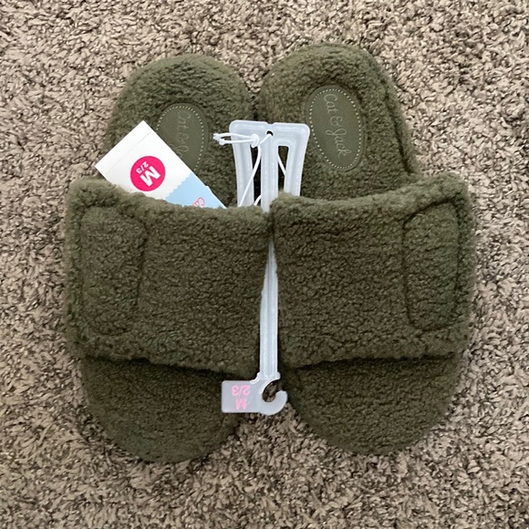 Bobby Jack Fuzzy Slippers - Toddler (S) 11/12